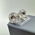 Dettaglio delle basi per orecchini in argento 925 con madreperla e pavé di zirconi - Base per orecchini / Oro Bianco