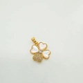 Pendentif trèfle plaqué or 18 carats avec nacre blanche et zircons brillants - Style Fleur Doré (5699519087775)