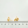 Medida del tamaño de los pendientes de flor dorados con pétalos de nácar y piedra verde - Poste de Pendiente Dorado Solo (Sin Perla)
