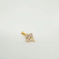 Colgante de flor bañado en oro de 18K con cuatro circonitas de lágrima y garras de metal - Base de Colgante Solo (Sin Perla o Cadena) / Dorado