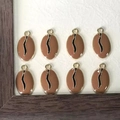Gedetailleerd zicht op acht koffieboonhangers van legering voor DIY-sieraden maken - Koffieboon