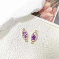 Detail of oval gold charms with purple dried flowers and resin for DIY jewelry - Oval / Purple Flower