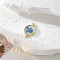 Goldener runder Anhänger aus Harz mit blauer Vergissmeinnicht-Trockenblume für DIY-Schmuck - Runde Blaue Blume