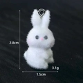 Vista dettagliata del ciondolo a coniglio bianco floccato da 2,8cm con misure - Coniglio