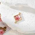 Detail of rhombic gold frame pendant with real pink dried flowers in resin - Square Pink Flower