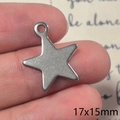 Macro di un ciondolo a stella in acciaio inossidabile opaco 17x15mm per gioielli DIY - Stella Grande
