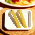 Pendentifs réalistes de frites en PVC avec anneaux métalliques pour création de bijoux DIY - Frites de Pommes de Terre Ondulées