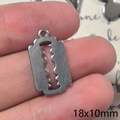 Pendaglio a lama di rasoio 18x10mm con cuore e fiore in acciaio inossidabile - Lama