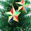 Glinsterende gouden kerstster hanger met rode, groene en blauwe accenten voor de boom - Multicolor Gouden Ster