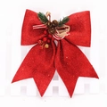 Detalle de lazo rojo navideño con piñas y bayas sobre valla blanca decorativa - 23*27cm / Rojo