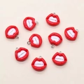 Macro-opname van vampier lippenhangers van hars met witte tanden voor DIY sieraden - 19x19mm / Rode Lippen Vampiertanden (F283)