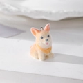 Dettaglio del ciondolo Corgi floccato arancione con anello in metallo per gioielli fai da te - Stile Corgi