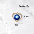 Dettaglio del ciondolo a cuore malocchio dorato da 1,9g con cristalli su fondo pietra - Cuore in Strass Oro (C_AN85)