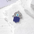 Macro del ciondolo Mano di Fatima in argento con smalto blu e dettaglio malocchio per DIY - Argento Cavo Dita Blu (I)