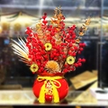 Decorazione Capodanno Cinese con bacche rosse, monete d'oro e base con carattere Fu - Sacchetto della Fortuna Rosso