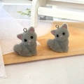 Paire de breloques chat 3D gris floqué avec oreilles roses et anneaux pour bijoux DIY - Chat Gris (Renard Gris)