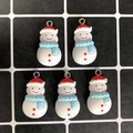 Set van vijf hars kerstsneeuwpop hangers met rode hoeden voor DIY sieraden maken hobby - Sneeuwpop Met Rode Stippen