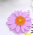 Colgante de margarita morada de resina brillante con centro naranja para joyería DIY - Morado 3D