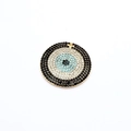 Detalle del colgante de ojo turco con cristales pavimentados y acabado en oro fino - Oro Negro
