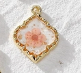Pink dried flower four-leaf clover pendant with gold foil and resin in gold frame - Pink Floral