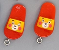 Rode hars beer slipper bedeltjes voor DIY sieraden met gele bandjes en metalen ringen - Rode Zool
