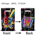 Dettagli fronte e retro di sacchetti regalo per feste con graffiti 67 e design neon game - Confezione da 10 / Sacchetto Regalo Nero