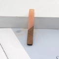 Roze hars en houten rechthoekige hanger voor DIY sieraden maken met goudfolie details - Roze Lange Balk