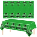 Grüne Abschluss-Tischdecke mit Congrats GRAD-Schriftzug und Doktorhut-Icons im Detail - Abschluss Tischdecke / 137x274cm / Grün