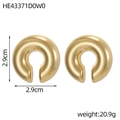 Vista dettagliata di orecchini a C in oro lucido con diametro di 2,9 cm e misure esatte - Grande Stile Oro Texturizzato (HE43371D0W0)