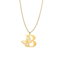 Elegante collana dorata con ciondolo lettera B e farfalla con ali traforate fini - Lettera B
