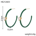 Detail van 2,5 cm groene C-vormige oorringen met hartvormige zirkonia inleg - Hart Strass Groen (HE2126D3)