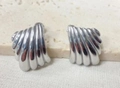 Silver bow-style fan-shaped stud earrings in a minimalist vintage ribbed design - Shiny Silver Fan Wave Style (HE45433AW0)