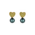 Détail de boucles d'oreilles cœur avec diamants verts pavés et une perle gris paon - Cœur Vert Avec Perle Gris Foncé (GE00571B-2)