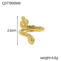 Detailansicht der goldenen Schlangenring mit Schuppentextur und Maßen 2,6 cm mal 1,9 cm - Gold 3D Schuppen Schlange Offener Ring (CJ37789DW0)