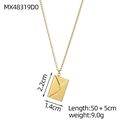Detalle del colgante de sobre dorado de 1.4x2.2cm con cadena fina ajustable y pulida - Collar Pulido Dorado (MX48319D0)