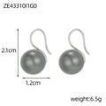 Dettaglio orecchini con perla grigia con dimensioni altezza 2,1cm e diametro perla 1,2cm - Orecchini a Gancio con Perla Grigia (ZE43310I1G0)