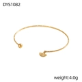 Dettaglio del bracciale dorato da 4,0g con motivi stella luna e piccolo ciondolo a ventaglio - Perlina Rotonda Ciondolo a Ventaglio Strutturato Oro (DYS1082)