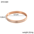 Detail van tweekleurige roségouden en zilveren armband met 6,1 cm diameter en gladde glans - Roségoud en Zilver Kleurblokkering Stijl (DYS1089)