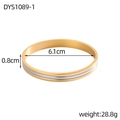 Gepolijste tweekleurige armband met 6,1 cm binnendiameter en 0,8 cm breedte details - Goud en Zilver Tweekleurige Patchwork Stijl (DYS1089-1)