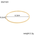 Vista dettagliata del semplice bracciale d'oro con diametro 6,3 cm e spessore 0,2 cm - Stile Oro Tondo Minimalista (DSZ1501)