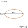 Dettaglio del bracciale rigido oro rosa con motivo a rombi, diametro 6,3 cm e larghezza 0,2 cm - Stile Oro Rosa Sottile a Righe Orizzontali (DSZ1501-2)