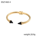 Dettaglio del bracciale dorato aperto con punte nere, peso 28,9g e design punk - Stile Nero Oro (DSZ1460-4)