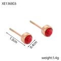 Vue macro détaillée montrant les dimensions des boucles d'oreilles rubis et or rose - Rouge Vif (XE1368C6)