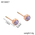 Détail des boucles d'oreilles rose doré de 1,3 cm avec pierres mauves facettées - Violet (XE1368C7)