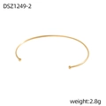 Minimalistischer vergoldeter Armreif mit kleinen Kugeln auf weißem Hintergrund - Gold Schlanker Kugelkopf Stil (DSZ1249-2)
