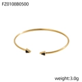 Detailsicht des 3,0g goldene C-Armreif mit schwarzen geometrischen Emaille-Enden - Gold Schwarzes Dreieck-Element (FZ0108B0500)