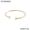 Detailansicht der 3,2g C-förmigen goldenen Manschette mit weißer Muschel-Einlage - Gold Weißer Muschel-Patch (YZ12804B2E0)
