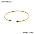 Dettaglio del bracciale rigido dorato con triangoli neri, peso di 2,9g - Triangolo Nero Oro (FZ0108B0500)
