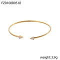 Dettaglio del bracciale rigido dorato da 3,9g con punte a triangolo e intarsi bianchi - Triangolo in Conchiglia Bianca Oro (FZ0108B0518)