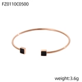 Dettaglio del bracciale aperto oro rosa con intarsio geometrico nero e peso di 3,6g - Smalto Nero Quadrato Oro Rosa (FZ0110C0500)